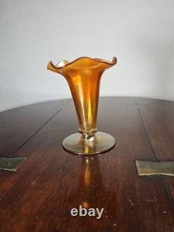 Vase en verre artistique soufflé à la main irisé orange à bord festonné de style victorien antique