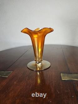 Vase en verre artistique soufflé à la main irisé orange à bord festonné de style victorien antique