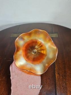 Vase en verre artistique soufflé à la main irisé orange à bord festonné de style victorien antique