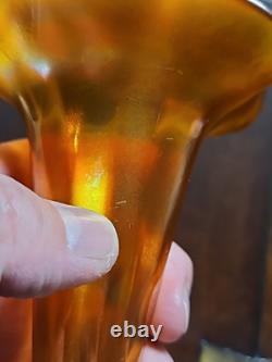 Vase en verre artistique soufflé à la main irisé orange à bord festonné de style victorien antique