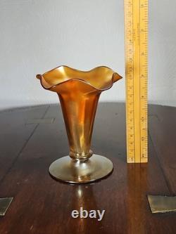 Vase en verre artistique soufflé à la main irisé orange à bord festonné de style victorien antique