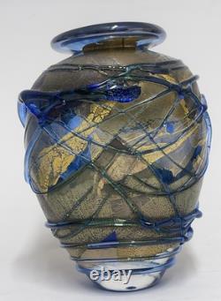Vase en verre artistique soufflé à la main signé Joy Greenhalgh infusé avec de l'or 24 carats