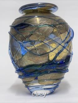 Vase en verre artistique soufflé à la main signé Joy Greenhalgh infusé avec de l'or 24 carats