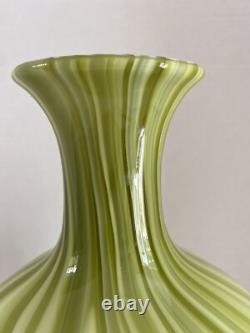 Vase en verre artistique vert vintage du 20ème siècle, grand, 40 cm