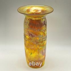 Vase en verre artistique vintage Roger Roland signé, irisé doré, soufflé à la main, 8¾ pouces