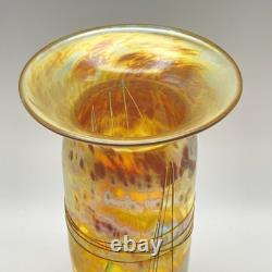 Vase en verre artistique vintage Roger Roland signé, irisé doré, soufflé à la main, 8¾ pouces