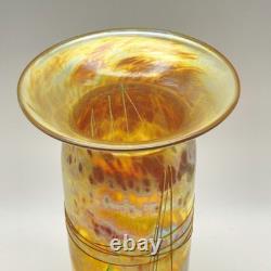 Vase en verre artistique vintage Roger Roland signé, irisé doré, soufflé à la main, 8¾ pouces