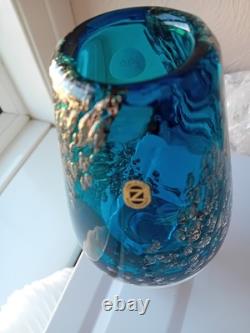 Vase en verre bleu Schott Zwiesel de 7 pouces de hauteur avec des bulles, vintage des années 1970, en bon état.