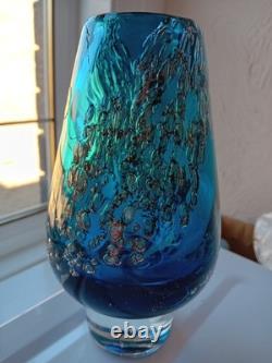 Vase en verre bleu Schott Zwiesel de 7 pouces de hauteur avec des bulles, vintage des années 1970, en bon état.