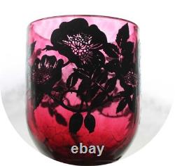 Vase en verre cranberry Laugharne avec décor en argent