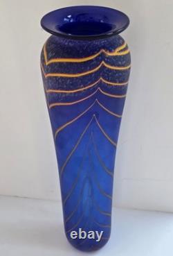 Vase en verre d’art British Studio de Will Shakspeare, bleu, avec motif filé jaune, 35 cm