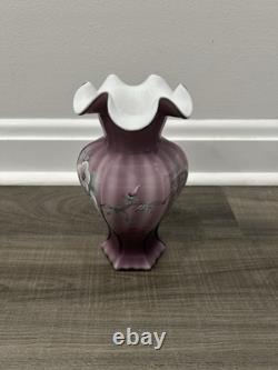 Vase en verre d'art Fenton améthystes satin peint à la main vase tulipe violet