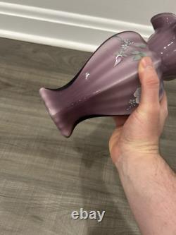 Vase en verre d'art Fenton améthystes satin peint à la main vase tulipe violet