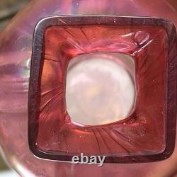 Vase en verre d'art Loetz Kralik vintage rouge irisé rond avec un haut carré de 4 pouces de hauteur