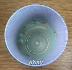 Vase en verre d'art Strathearn vintage vert/lilas avec saumon bondissant et plat assorti