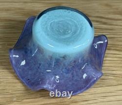 Vase en verre d'art Strathearn vintage vert/lilas avec saumon bondissant et plat assorti