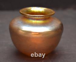 Vase en verre d'art Studio Vintage David P Salazar Iridescent Gold Aurene signé DPS