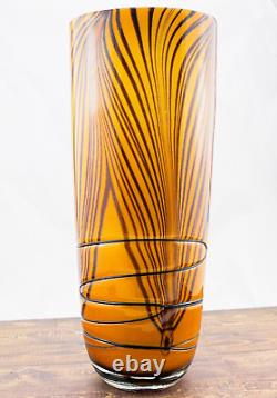 Vase en verre d'art à rayures tigrées orange et noires soufflé à la main, style Murano, 13-7/8 pouces