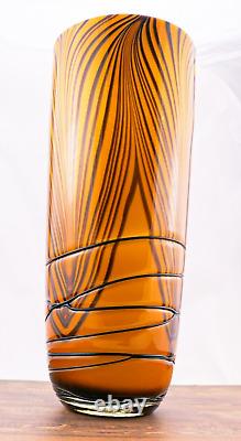 Vase en verre d'art à rayures tigrées orange et noires soufflé à la main, style Murano, 13-7/8 pouces