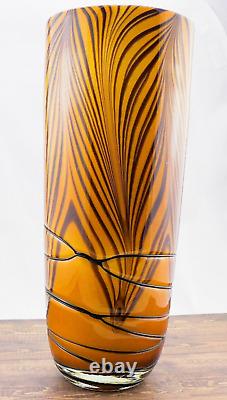 Vase en verre d'art à rayures tigrées orange et noires soufflé à la main, style Murano, 13-7/8 pouces