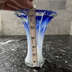 Vase en verre d'art bleu balancé vintage italien de Murano