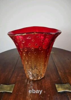 Vase en verre d'art bullicante rouge et or soufflé à la main de Murano vénitien des années 1960