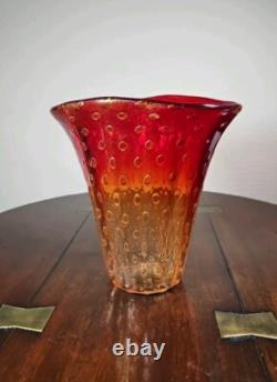 Vase en verre d'art bullicante rouge et or soufflé à la main de Murano vénitien des années 1960