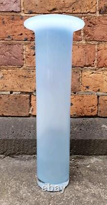 Vase en verre d'art de studio australien signé Richard Morrell en opaline bleue éblouissant