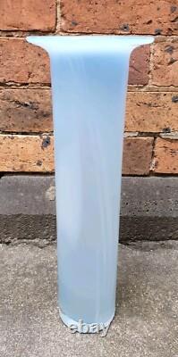 Vase en verre d'art de studio australien signé Richard Morrell en opaline bleue éblouissant