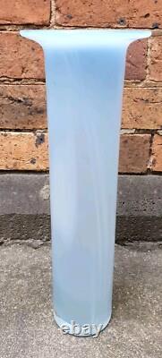 Vase en verre d'art de studio australien signé Richard Morrell en opaline bleue éblouissant