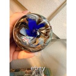 Vase en verre d’art de style Murano cobalt millefiori aventurine dorée à plumes tirées