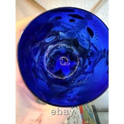 Vase en verre d’art de style Murano cobalt millefiori aventurine dorée à plumes tirées