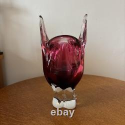 Vase en verre d'art en forme de tête de chat en verre Sommerso de canneberge Chribska Joseph Hospodka République tchèque