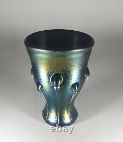 Vase en verre d'art iridescent signé Vaclav Stepanek avec décor de vrilles et de têtards