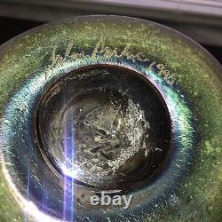 Vase en verre d'art iridescent soufflé à la main de John Barber, signé et daté 14.5