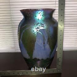 Vase en verre d'art iridescent soufflé à la main de John Barber, signé et daté 14.5