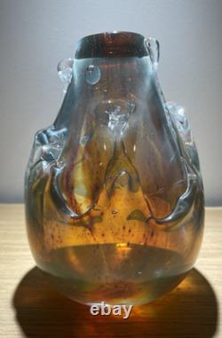 Vase en verre d'art libre opalin et ambre signé Peter Layton, studio britannique