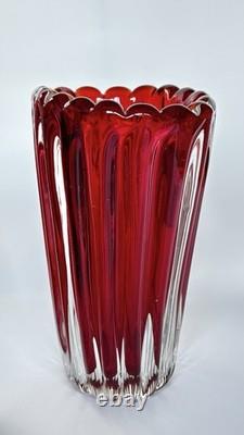 Vase en verre d'art lourd Murano Sommerso Seguso Flavio Poli en rouge rubis à nervures
