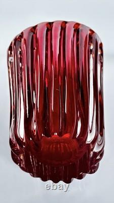Vase en verre d'art lourd Murano Sommerso Seguso Flavio Poli en rouge rubis à nervures