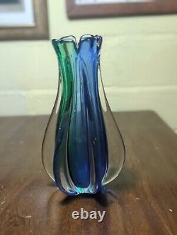 Vase en verre d'art lourd à motifs côtelés, fond poli, vert et bleu aqua, 10 pouces.