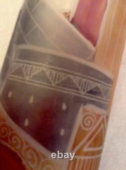 Vase en verre d'art moderniste signé A. Tabar, émaillé coupé, or, rouge, gris, inhabituel