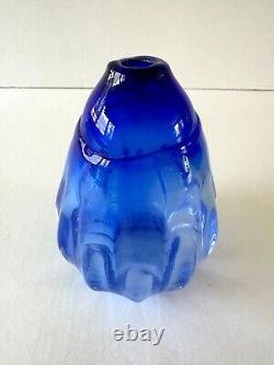 Vase en verre d'art signé, forme organique bleue, fabriqué à la main, 3x4