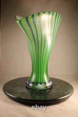 Vase en verre d’art soufflé à la main MCM oriental lourd de 12 pouces, vert, avec motif en canne tirée