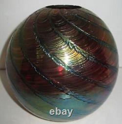 Vase en verre d'art soufflé à la main, non signé, richement irisé, en forme de boule avec des motifs de lierre