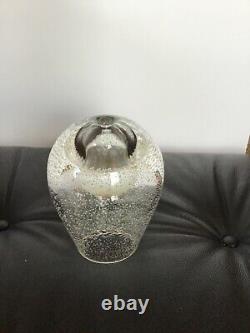 Vase en verre d'art soufflé vintage avec bullicante, le vase possède une grande bulle.