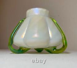 Vase en verre d'art studio perle iridescente Loetz bohémien soufflé à la main antique
