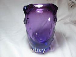 Vase en verre d'art tchèque vintage Chribska de Josef Hospodka avec des côtés striés violets intenses