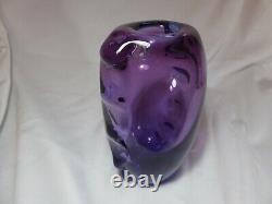 Vase en verre d'art tchèque vintage Chribska de Josef Hospodka avec des côtés striés violets intenses