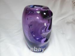 Vase en verre d'art tchèque vintage Chribska de Josef Hospodka avec des côtés striés violets intenses
