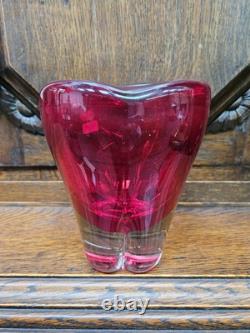 Vase en verre d'art vintage Whitefriars Molar rouge rubis